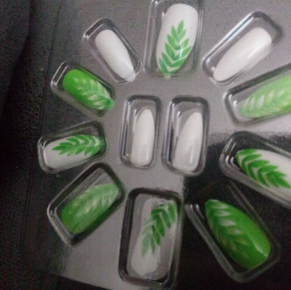 New tropical nails with palm leaves glue on press on glue on nails - Picture 3 of 3